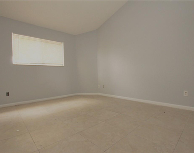 3413 Nw 44th Street - Photo Thumbnail 15