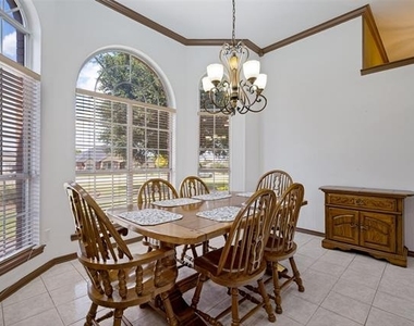 1249 Chandler Circle - Photo Thumbnail 5
