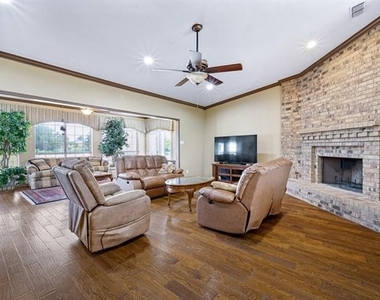 1249 Chandler Circle - Photo Thumbnail 2