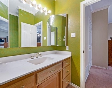 1249 Chandler Circle - Photo Thumbnail 16