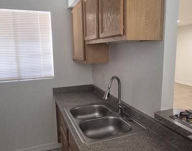 9009 W Elm Street - Photo Thumbnail 5