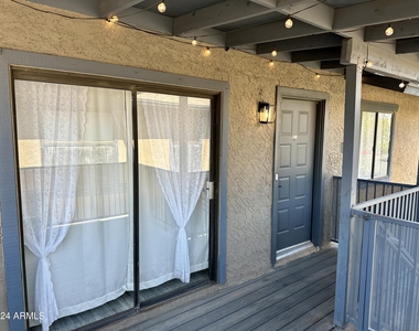286 W Palomino Drive - Photo Thumbnail 1
