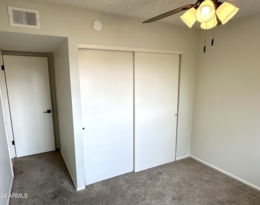 286 W Palomino Drive - Photo Thumbnail 21
