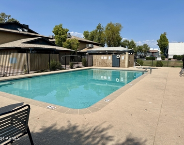 286 W Palomino Drive - Photo Thumbnail 25