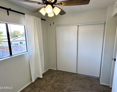 286 W Palomino Drive - Photo Thumbnail 17