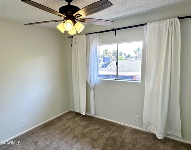 286 W Palomino Drive - Photo Thumbnail 20