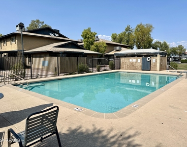 286 W Palomino Drive - Photo Thumbnail 24