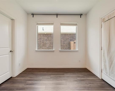 7109 Crepe Myrtle Avenue - Photo Thumbnail 16