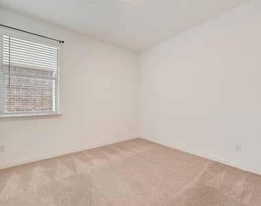 7109 Crepe Myrtle Avenue - Photo Thumbnail 8