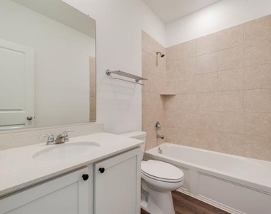 7109 Crepe Myrtle Avenue - Photo Thumbnail 6