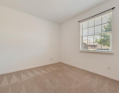 7109 Crepe Myrtle Avenue - Photo Thumbnail 5