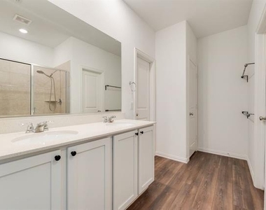 7109 Crepe Myrtle Avenue - Photo Thumbnail 13