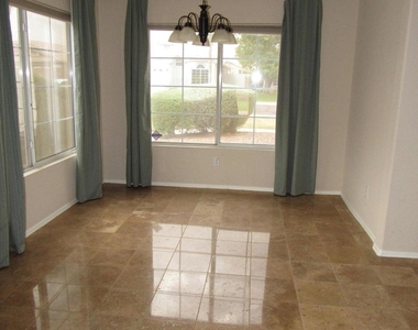 102 W Gail Drive - Photo Thumbnail 5