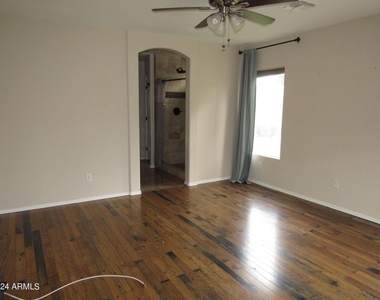 102 W Gail Drive - Photo Thumbnail 11