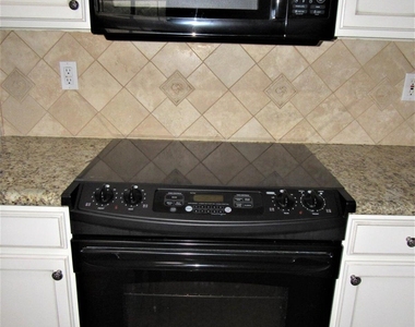 102 W Gail Drive - Photo Thumbnail 8