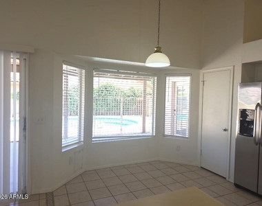 3402 E Oraibi Drive - Photo Thumbnail 3