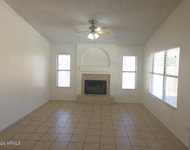 3402 E Oraibi Drive - Photo Thumbnail 4