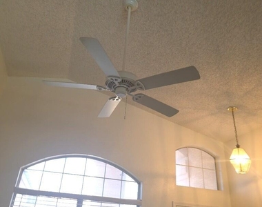 3402 E Oraibi Drive - Photo Thumbnail 5
