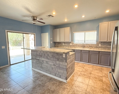 2858 W Mineral Butte Drive - Photo Thumbnail 8