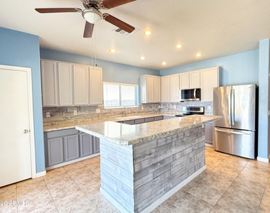 2858 W Mineral Butte Drive - Photo Thumbnail 7