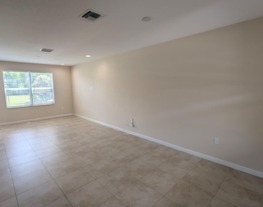 2900 Nw Treviso Circle - Photo Thumbnail 5