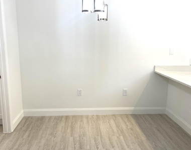 5121 51st Way - Photo Thumbnail 3