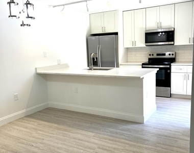 5121 51st Way - Photo Thumbnail 2