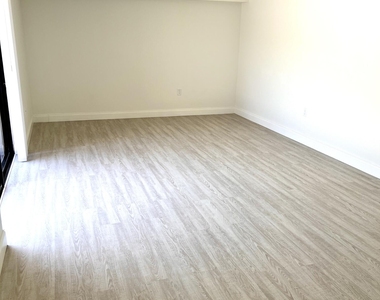 5121 51st Way - Photo Thumbnail 4