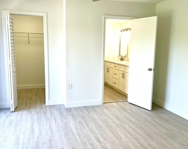 5121 51st Way - Photo Thumbnail 8