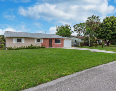 4317 Applecrest Drive - Photo Thumbnail 2