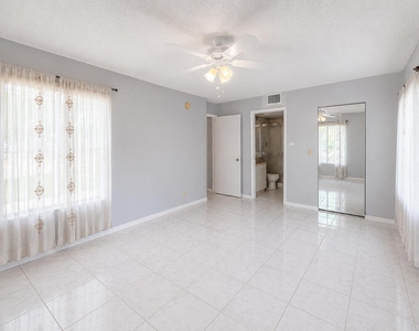 1995 Sw Silver Pine Way - Photo Thumbnail 12