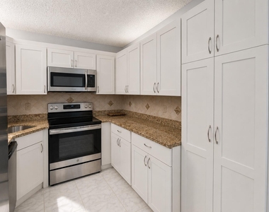 1995 Sw Silver Pine Way - Photo Thumbnail 11