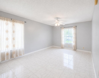 1995 Sw Silver Pine Way - Photo Thumbnail 15