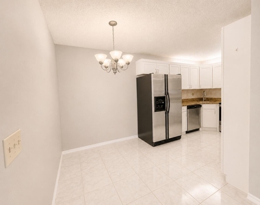 1995 Sw Silver Pine Way - Photo Thumbnail 8