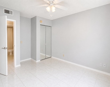 1995 Sw Silver Pine Way - Photo Thumbnail 10