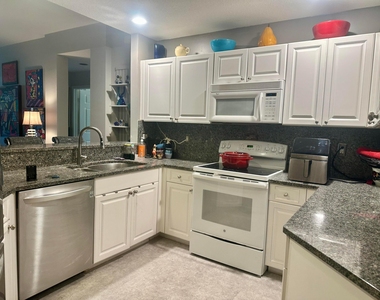 12418 Crystal Pointe Drive - Photo Thumbnail 4
