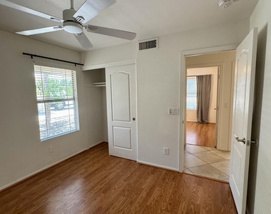 6510 W Behrend Drive - Photo Thumbnail 13