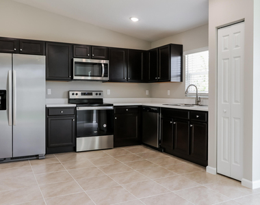1037 Sw Sudder Avenue - Photo Thumbnail 9