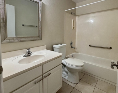 3005 W Ross Avenue - Photo Thumbnail 12