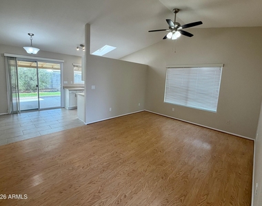 3005 W Ross Avenue - Photo Thumbnail 2