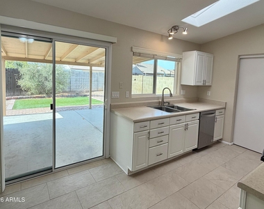 3005 W Ross Avenue - Photo Thumbnail 3
