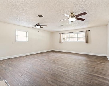 1818 Tartan Drive - Photo Thumbnail 2