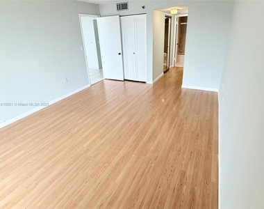 1300 Saint Charles Place - Photo Thumbnail 4
