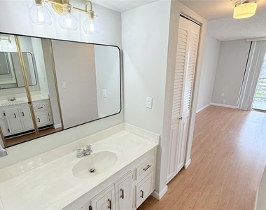 1300 Saint Charles Place - Photo Thumbnail 10