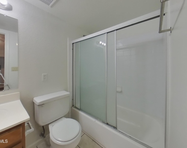 19820 N 13th Avenue - Photo Thumbnail 7