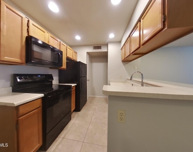19820 N 13th Avenue - Photo Thumbnail 4