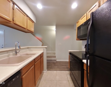 19820 N 13th Avenue - Photo Thumbnail 3