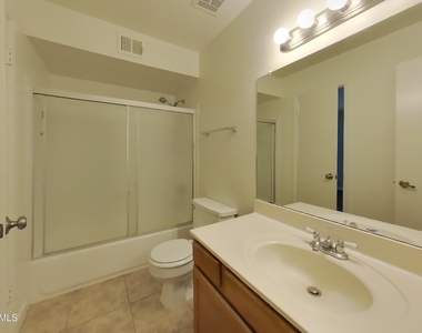 19820 N 13th Avenue - Photo Thumbnail 9