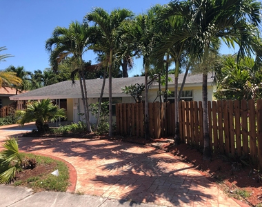 3160 Ne 6th Avenue - Photo Thumbnail 1
