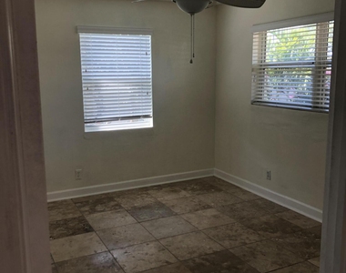 3160 Ne 6th Avenue - Photo Thumbnail 9